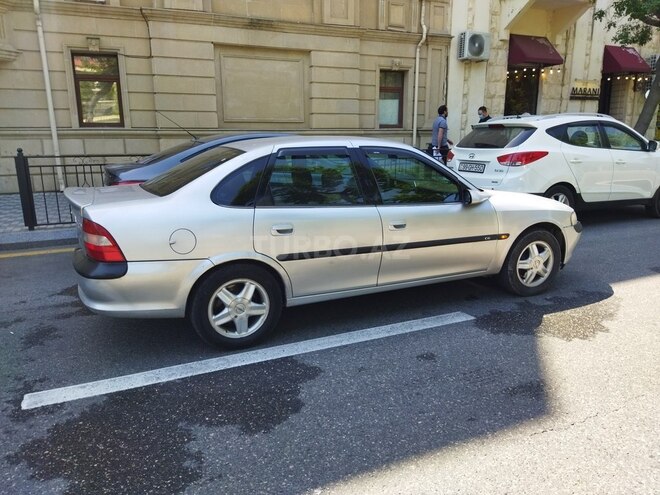 Opel Astra 1996, 599,999 km - 2.0 л - Bakı