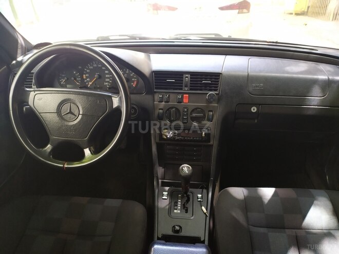 Mercedes C 220 1995, 256,000 km - 2.2 л - Bakı