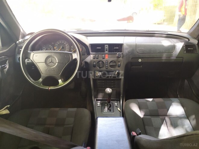 Mercedes C 220 1995, 256,000 km - 2.2 л - Bakı