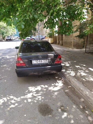 Mercedes C 220 1995, 256,000 km - 2.2 л - Bakı