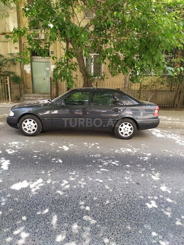 Mercedes C 220 1995, 256,000 km - 2.2 л - Bakı