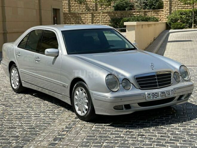 Mercedes E 220 2001, 277,000 km - 2.2 л - Bakı