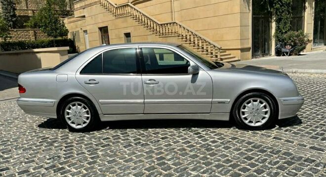 Mercedes E 220 2001, 277,000 km - 2.2 л - Bakı