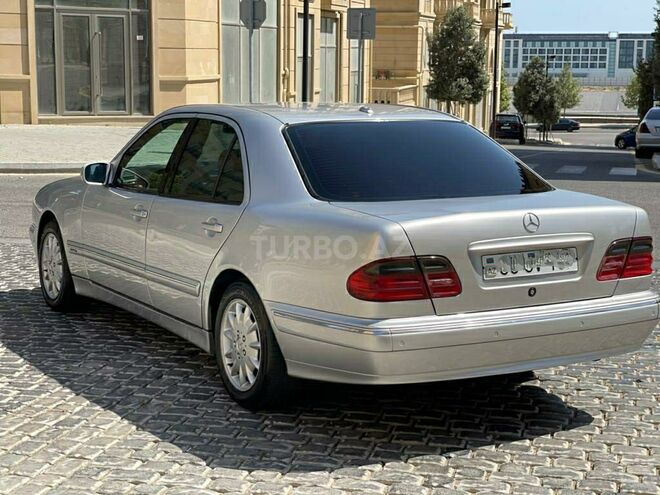 Mercedes E 220 2001, 277,000 km - 2.2 л - Bakı