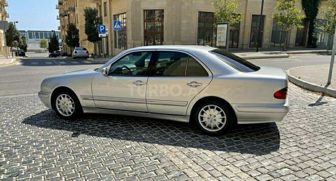 Mercedes E 220 2001, 277,000 km - 2.2 л - Bakı