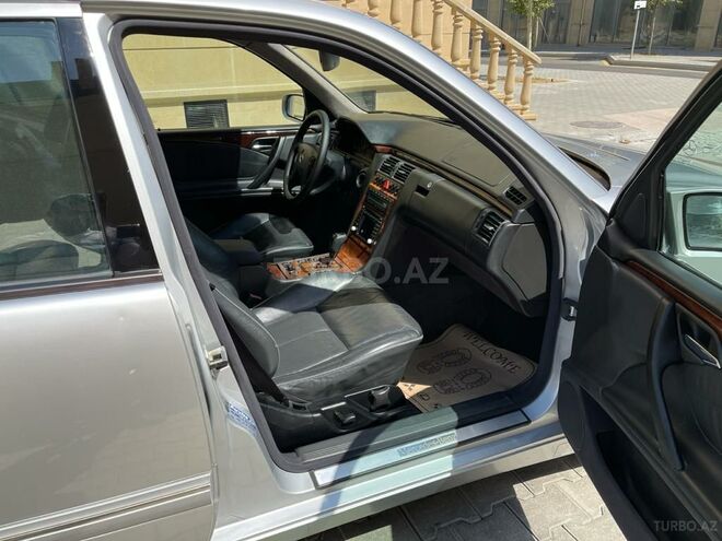 Mercedes E 220 2001, 277,000 km - 2.2 л - Bakı