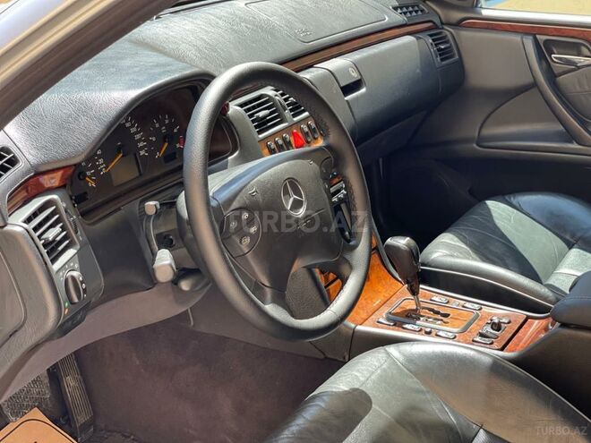 Mercedes E 220 2001, 277,000 km - 2.2 л - Bakı