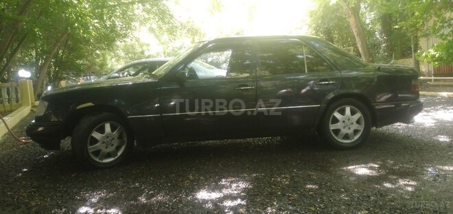 Mercedes E 220 1993, 345,789 km - 2.2 l - Beyləqan