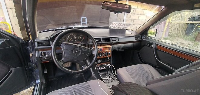 Mercedes E 220 1993, 345,789 km - 2.2 l - Beyləqan