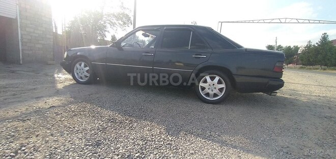 Mercedes E 220 1993, 345,789 km - 2.2 l - Beyləqan