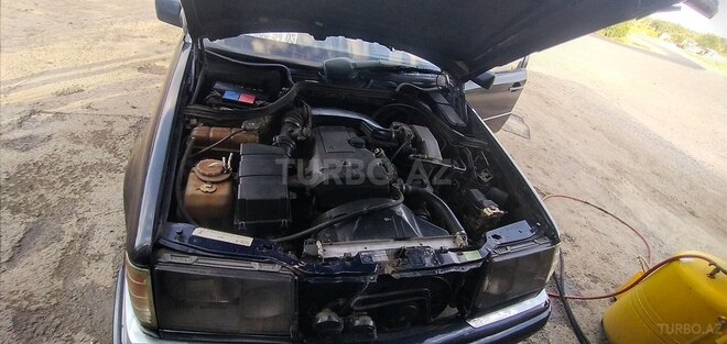 Mercedes E 220 1993, 345,789 km - 2.2 l - Beyləqan
