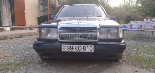 Mercedes E 220 1993, 345,789 km - 2.2 l - Beyləqan