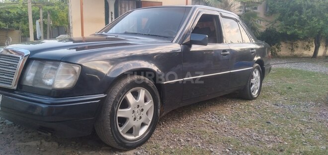 Mercedes E 220 1993, 345,789 km - 2.2 l - Beyləqan