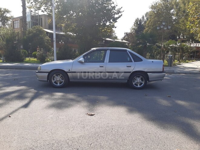 Opel Vectra 1994, 200,000 km - 1.8 l - Mingəçevir