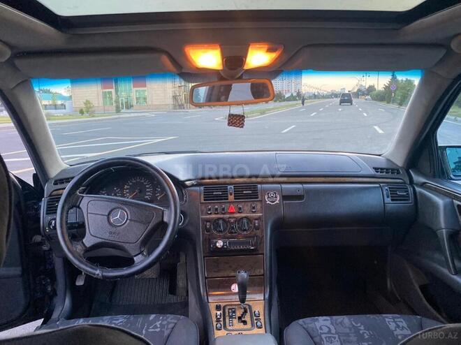 Mercedes E 240 1999, 220,000 km - 2.4 л - Bakı
