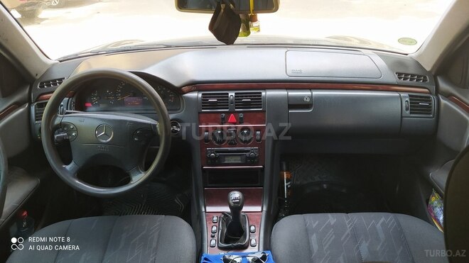Mercedes E 200 1999, 262,300 km - 2.0 л - Bakı