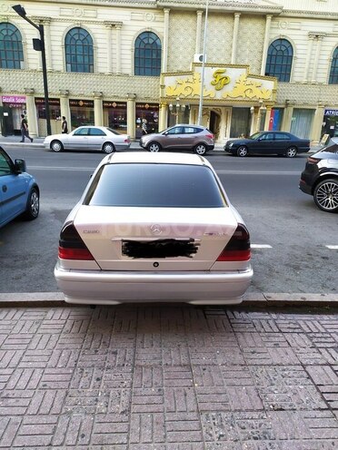 Mercedes C 220 1998, 236,834 km - 2.2 l - Bakı