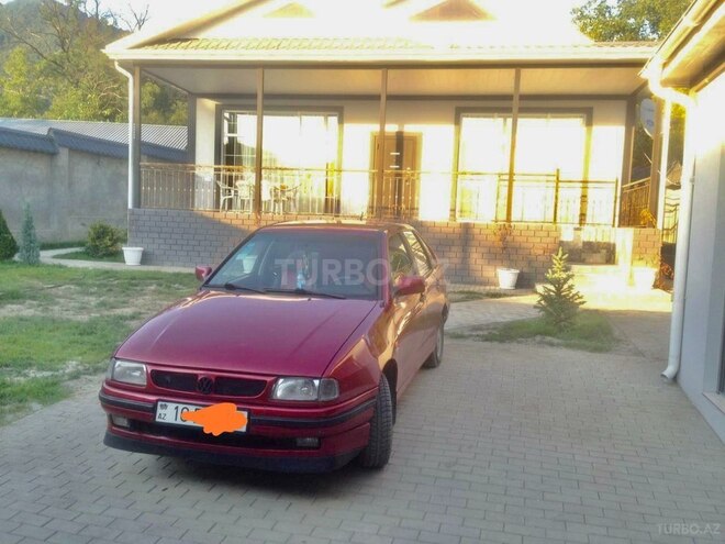 Volkswagen Polo 1995, 267,172 km - 1.6 л - Bakı