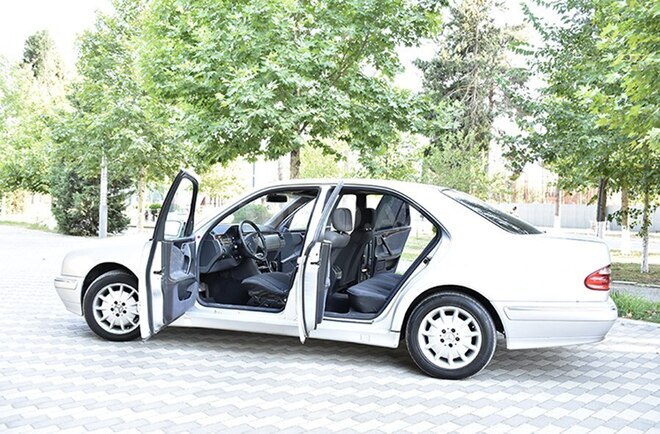 Mercedes E 220 2000, 396,000 km - 2.2 l - İmişli