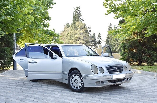 Mercedes E 220 2000, 396,000 km - 2.2 l - İmişli