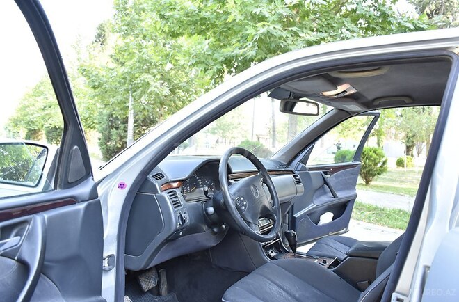 Mercedes E 220 2000, 396,000 km - 2.2 l - İmişli