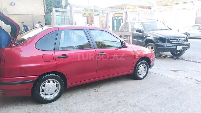 Volkswagen Polo 1995, 267,172 km - 1.6 л - Bakı