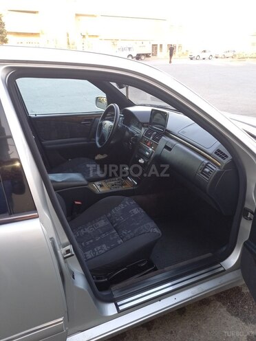 Mercedes E 240 1999, 317,000 km - 2.4 l - Bakı