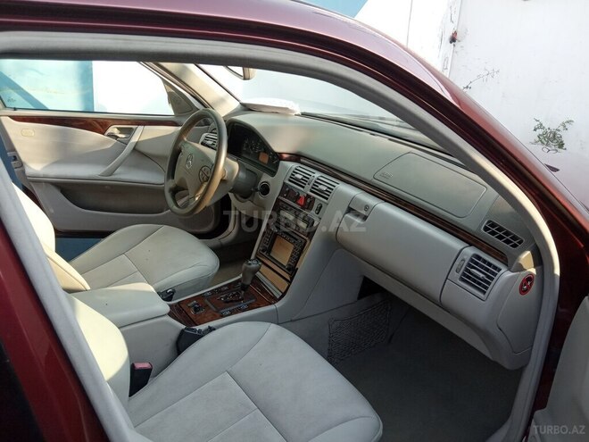 Mercedes E 240 1999, 353,500 km - 2.4 л - Bakı