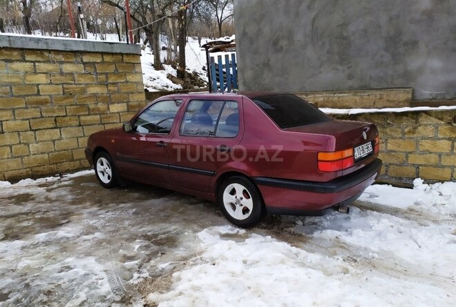 Volkswagen Vento 1994, 177,807 km - 1.9 л - Qusar