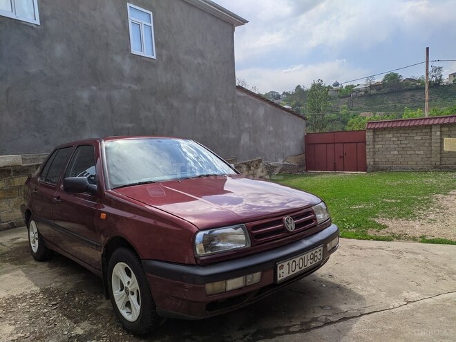 Volkswagen Vento 1994, 177,807 km - 1.9 л - Qusar