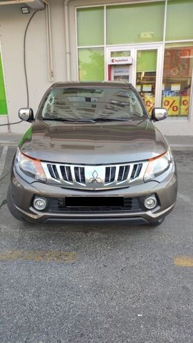 Mitsubishi L200 2017, 64,600 km - 2.5 l - Bakı