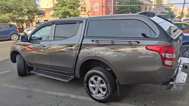 Mitsubishi L200 2017, 64,600 km - 2.5 l - Bakı