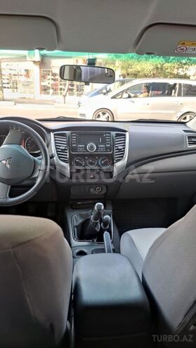 Mitsubishi L200 2017, 64,600 km - 2.5 l - Bakı