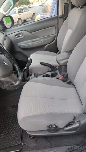 Mitsubishi L200 2017, 64,600 km - 2.5 l - Bakı