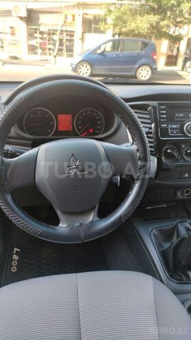 Mitsubishi L200 2017, 64,600 km - 2.5 l - Bakı