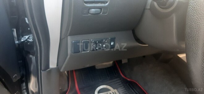 Nissan Navara 2011, 298,000 km - 2.5 л - Bakı