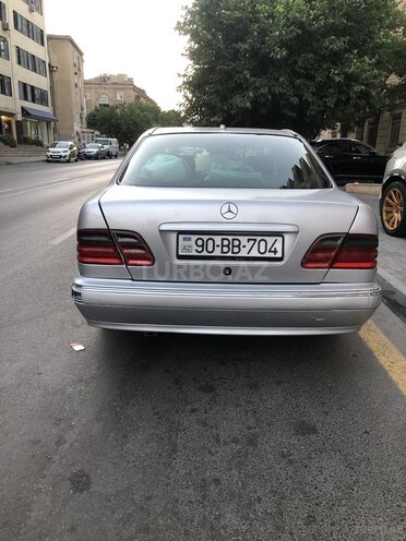 Mercedes E 240 2001, 320,000 km - 2.4 l - Bakı