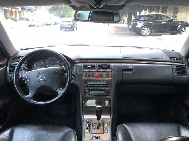 Mercedes E 240 2001, 320,000 km - 2.4 l - Bakı