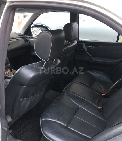 Mercedes E 240 2001, 320,000 km - 2.4 l - Bakı