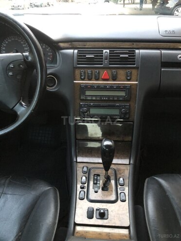 Mercedes E 240 2001, 320,000 km - 2.4 l - Bakı