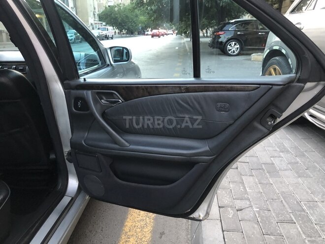 Mercedes E 240 2001, 320,000 km - 2.4 l - Bakı