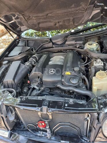 Mercedes E 240 1999, 293,000 km - 2.4 l - Bakı
