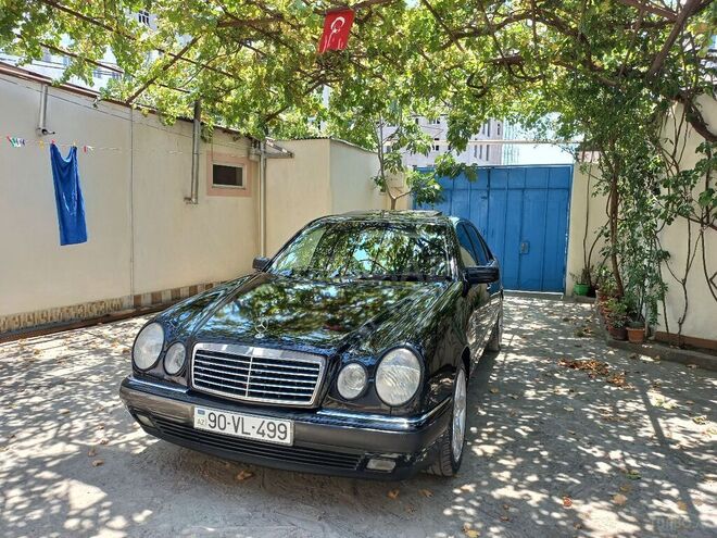 Mercedes E 240 1999, 293,000 km - 2.4 l - Bakı