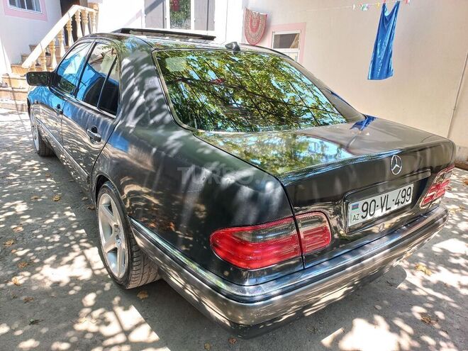 Mercedes E 240 1999, 293,000 km - 2.4 l - Bakı