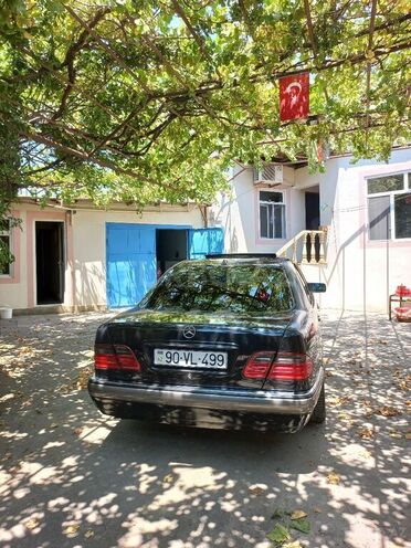 Mercedes E 240 1999, 293,000 km - 2.4 l - Bakı