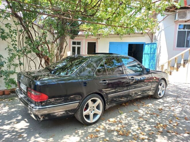 Mercedes E 240 1999, 293,000 km - 2.4 l - Bakı