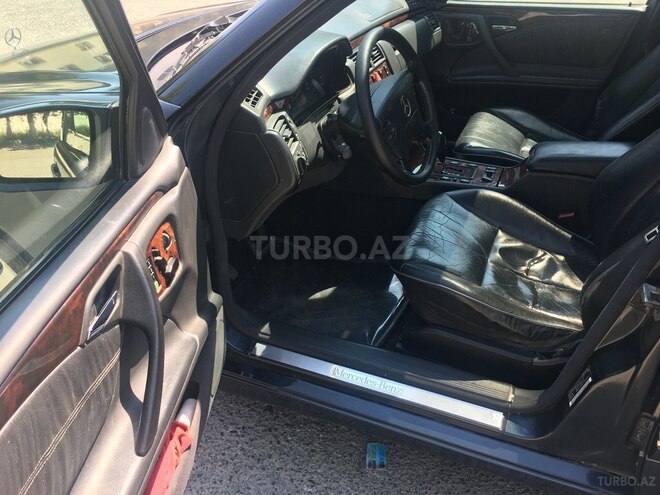 Mercedes E 270 2001, 241,041 km - 2.7 л - Sumqayıt