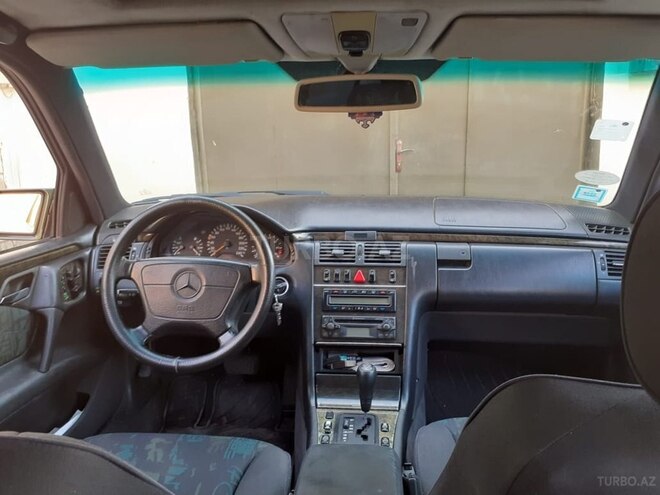 Mercedes E 240 1998, 296,200 km - 2.4 l - Bakı