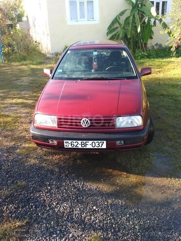 Volkswagen Vento 1994, 270,000 km - 1.8 l - Zaqatala