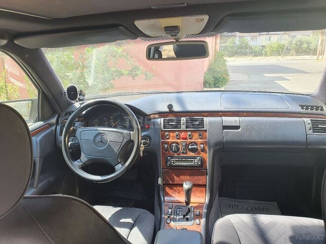 Mercedes E 200 1998, 328,750 km - 2.0 l - Bakı
